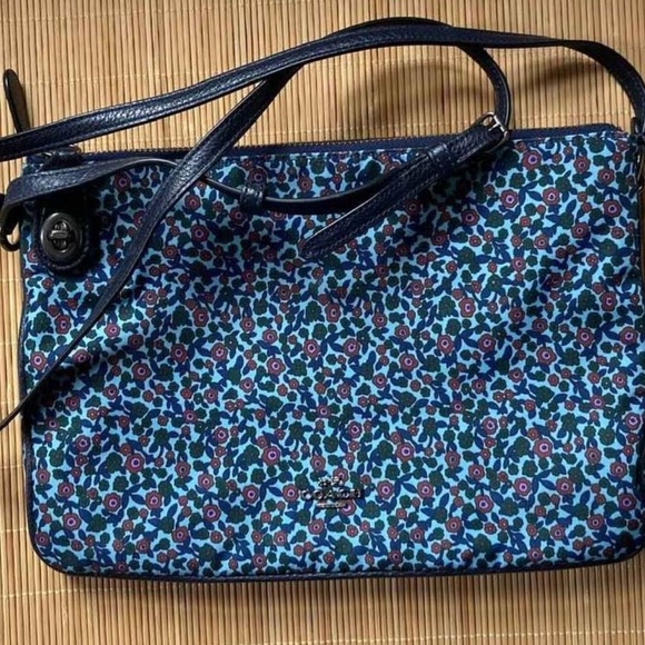 Coach Nylon Blue Floral Bag With Matching Leather Wristlet - Picture 3 of 16